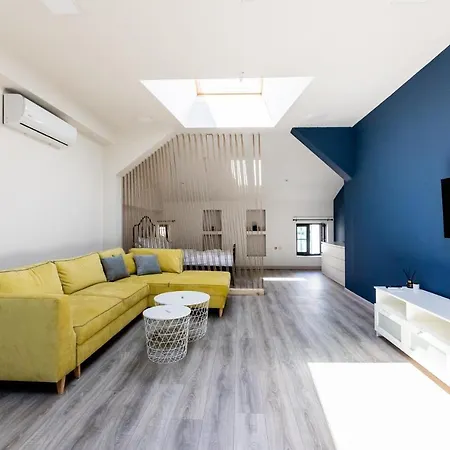 Saffron Apartment *